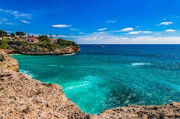 Magnifique paysage insulaire, baie de la plage de Cala Anguila, Majorque sur Alex Winter