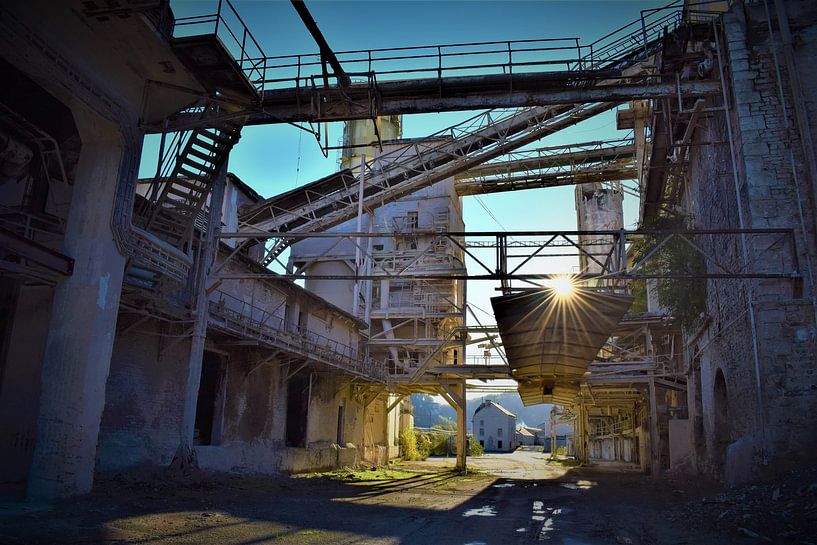 Dégradation industrielle au coucher du soleil par Peggy Raemdonck