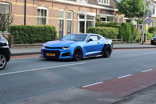 Mooie blauw met zwarte supercar