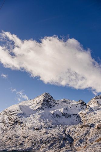 Wolken über ewigem Schnee