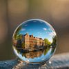Amsterdam in einer Glaskugel - magische Spiegelung der Grachten von But First Framing
