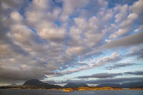 Coucher de soleil au large de la côte norvégienne sur Corine Maas