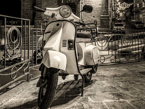 Vespa Scooter Monochroom