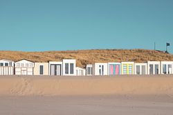 Vintage pastel kleurige strandhuisjes in Wijk aan Zee.