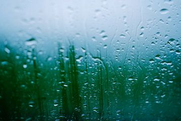 Regen auf Fensterglas von Arno Maetens