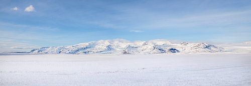 Vaste paysage blanc Glacier sous ciel bleu