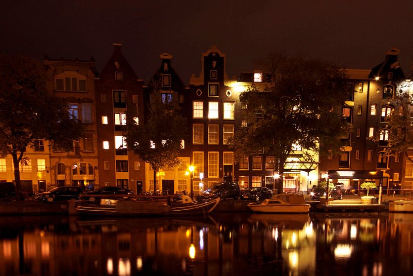 Medieval houses on the canals in Amsterdam by night by Eye on You