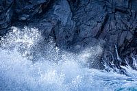 Waves that hit the rocks