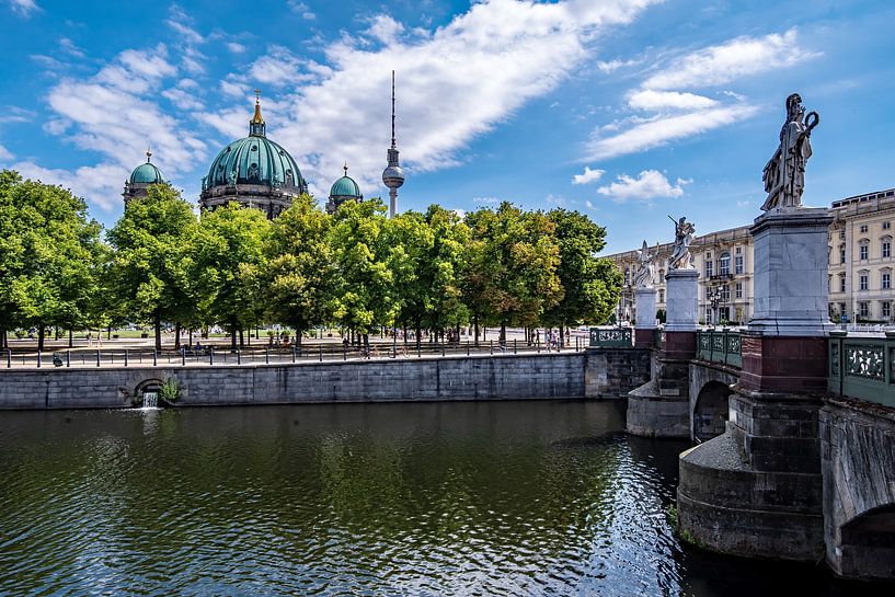 Spreekanal Berlin mit Dom und Fernsehturm von Thomas Riess