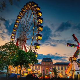 The magic of Darmstadt's Heinerfest by night by pixxelmixx