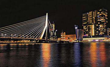 Erasmusbrug en skyline Rotterdam van Valleifoto Art