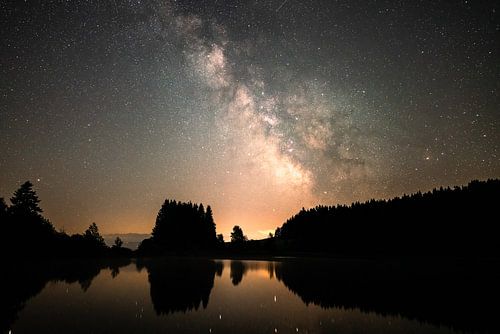 Melkweg in de Allgäu boven de Eschachvijver