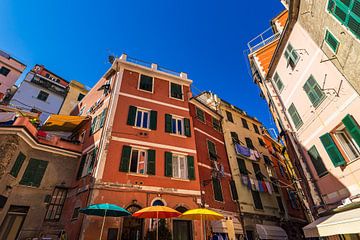 Kleurrijke historische gebouwen in Vernazza aan de Middellandse Zee i