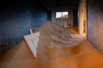 De verlaten schoonheid van Kolmanskop, Namibië van Antwan Janssen