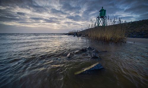 Rust en Kracht aan de Waterkant: Een Unieke Maritieme Sfeer van Hevonax Photography