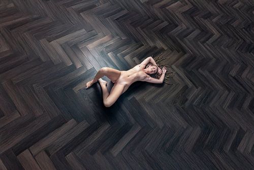 Huid en hout – de erotiek van eenvoud in naaktfotografie