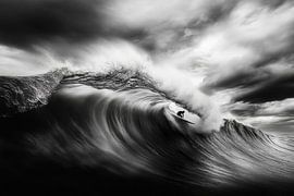 Dynamische Surfaktion in Schwarz-Weiß von Poster Art Shop