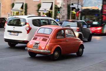 Italienischer Oldtimer in Rom von Niels van Dijk