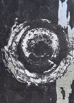 the black eye, round and round.