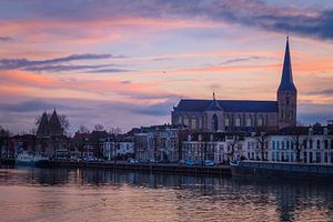 Kamper IJsselfront met Bovenkerk in avondrood sur Gerrit Veldman