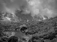 MOUNTAINS BLACK & WHITE