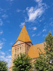 Blick auf die St.-Paulus-Kirche in der Stadt Schwaan