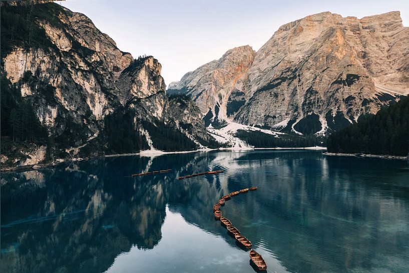 Meer Lago Di Braies Italie bootjes van Marianne Voerman