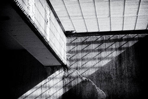 Schattenspiel in Beton