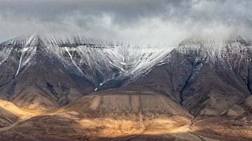 Mountains near Longyearbyen by Cor de Bruijn Photography