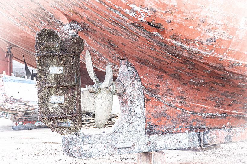 Propeller of an old wooden boat by Guido Rooseleer