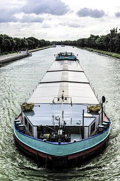 Barge by Norbert Sülzner