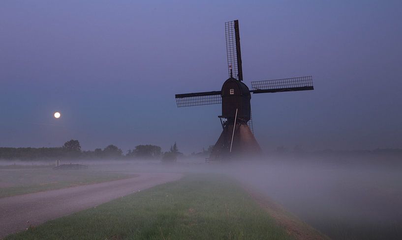 Molen in maanlicht van Paul Begijn