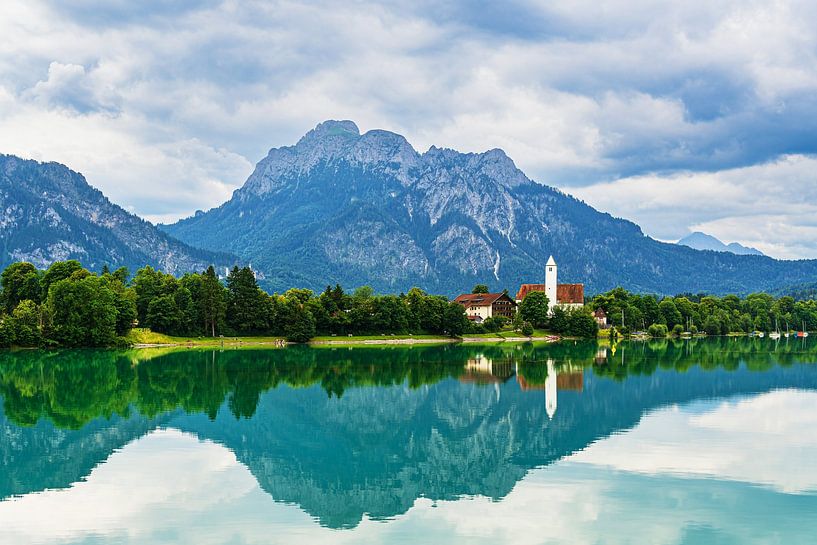 Die Kirche Sankt Maria und Florian in Schwangau am Forggensee von Rico Ködder