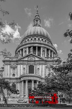 LONDON St. Paul’s Cathedral & Red Bus by Melanie Viola