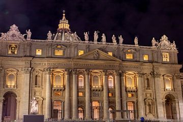 Rome (Vaticaanstad) - Sint-Pietersbasiliek bij nacht van t.ART