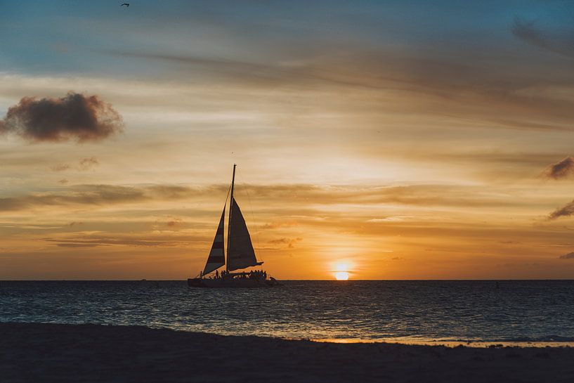 Prachtige zonsondergang in Aruba met een catamaran by Aruba Paradise Photos
