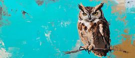 Eule auf Ast vor buntem Hintergrund von Poster Art Shop