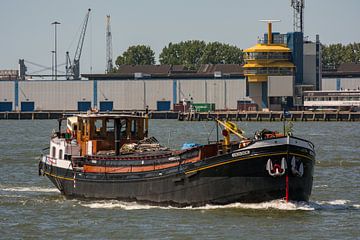Barge Excelsior on the New Maas River. by scheepskijkerhavenfotografie