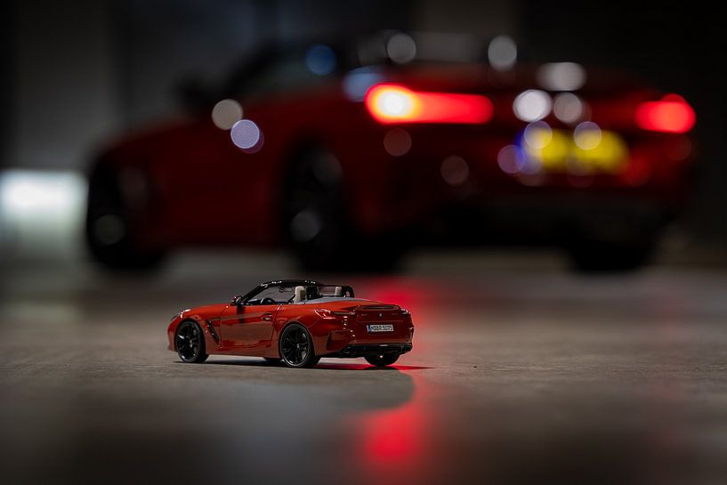 2 BMWs Z4 M40i in a garage by Pieter van Dieren (pidi.photo)