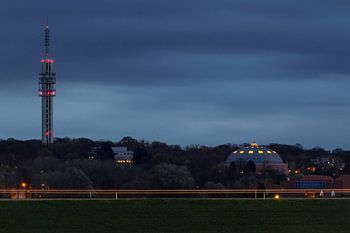 Koepelgevangenis in Arnhem tijdens het blauwe uur