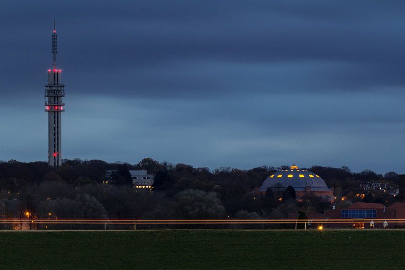 Koepelgevangenis in Arnhem tijdens het blauwe uur par Michel Vedder Photography