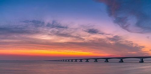 Zonsopkomst bij de Zeelandbrug, Zeeland, Nederland