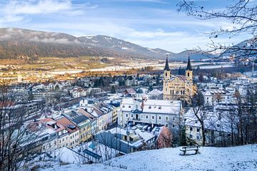 Uitzicht over Bruneck in de winter van Melanie Viola