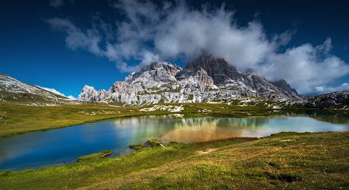 Spiegeling in het bergmeer