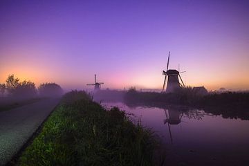 De molens van Kinderdijk bij nacht van Dirk van Egmond