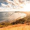 Prachtige zonsondergang op een eiland in Fiji. van Niels Rurenga