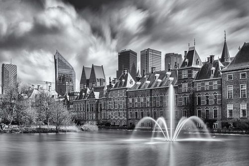 Hofvijver mit Blick auf den Binnenhof und die Skyline von Den Haag