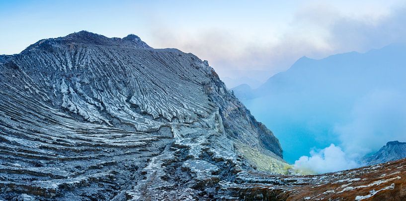 Cratère fumant du volcan de glace par Juriaan Wossink