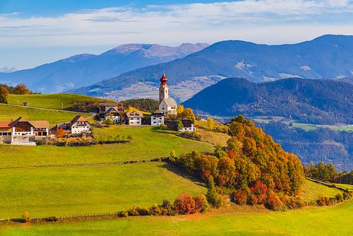 De St. Nicolaaskerk in Mittelberg, Zuid-Tirol, Italië