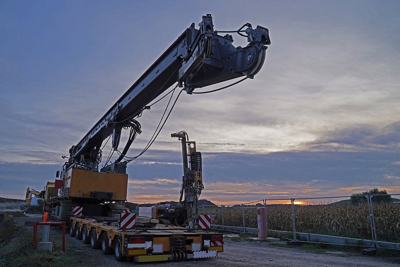 Dismantling, transfer to the heavy goods transporter and removal of the pile drilling machine by Babetts Bildergalerie